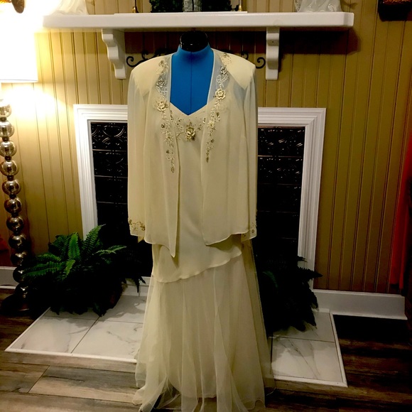 R & M Richards Evening cream colored gown. - Picture 1 of 2
